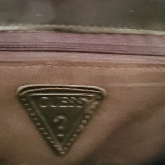Guess -- small patent leather purse - Picture 4 of 4
